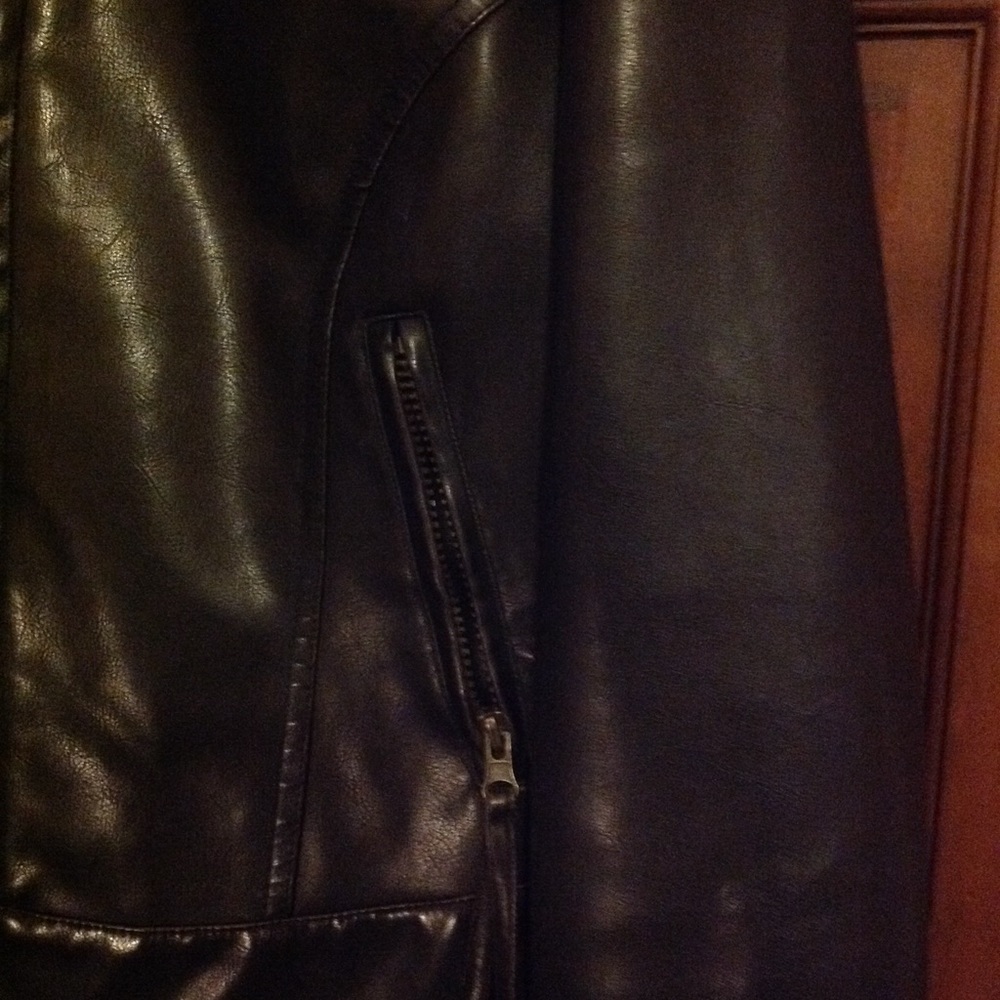 Faux leather jacket - Picture 4 of 8
